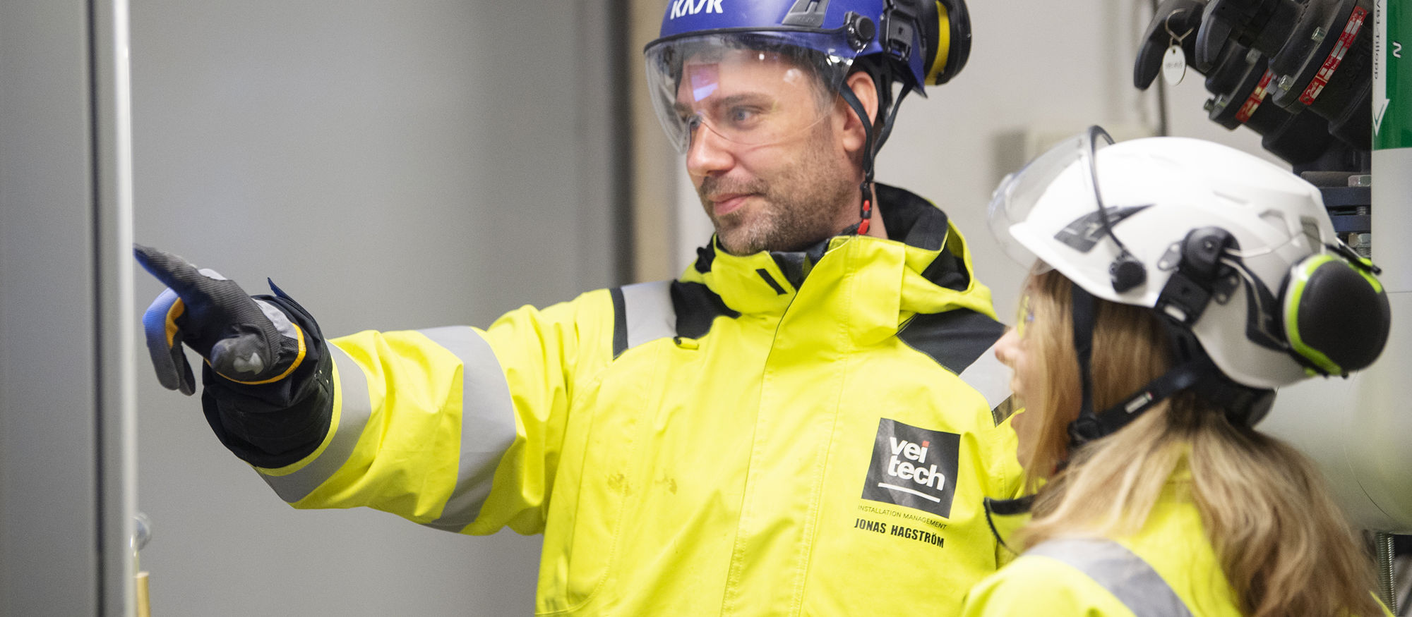Lagerlokal med ICA transportbil. 
